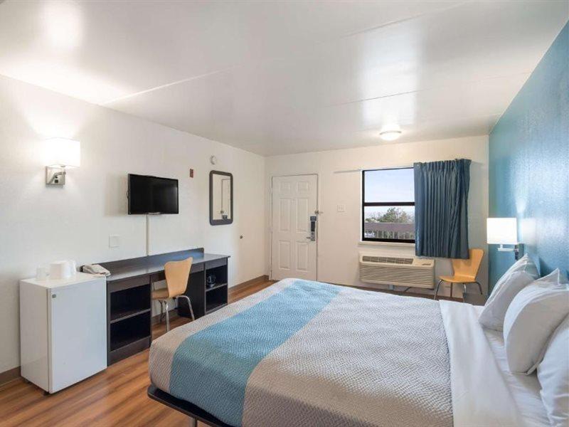 Hotel 6-colorado Springs, Co - Air Force Academy 3*